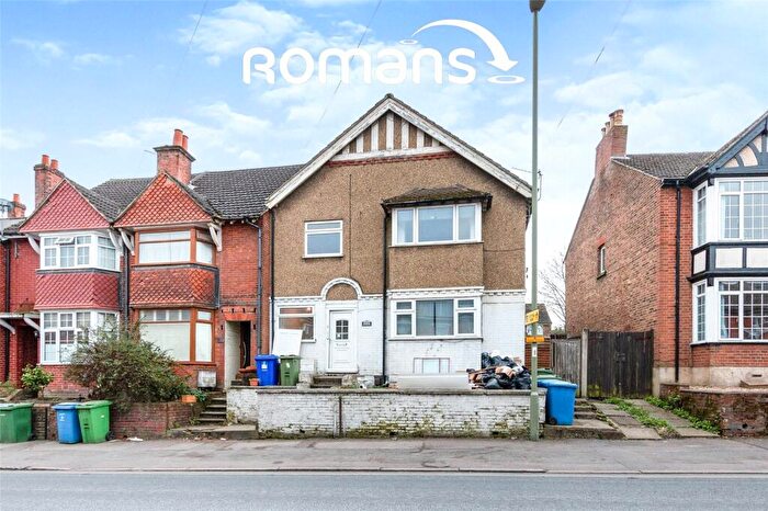 2 Bedroom Maisonette For Sale In Ash Road, Aldershot, Hampshire, GU12