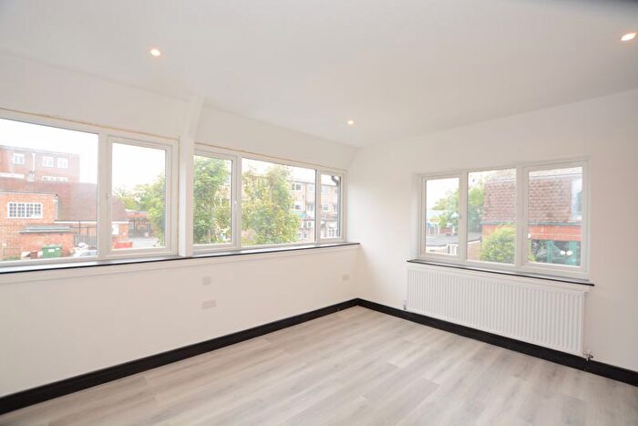 2 Bedroom Flat To Rent In Burkes Parade, Beaconsfield, HP9