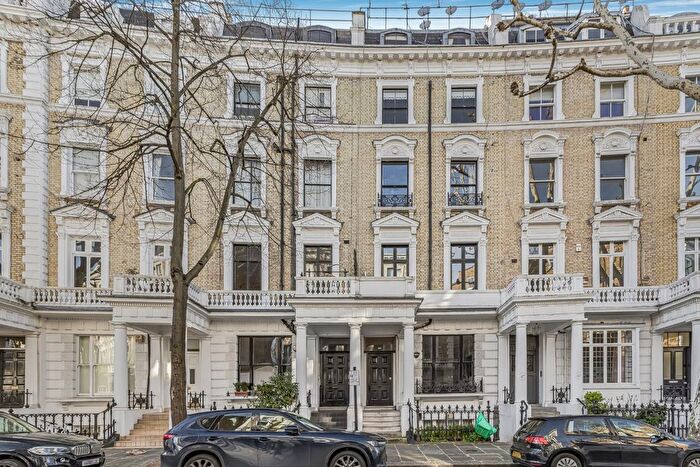 2 Bedroom Flat For Sale In Linden Gardens, Notting Hill, London, W2