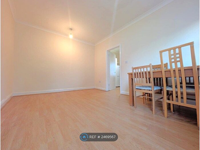 1 Bedroom Flat To Rent In High Road, London, E18