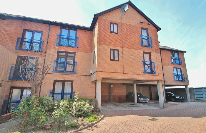 Studio To Rent In Crawley Court, Gravesend, Kent, DA11