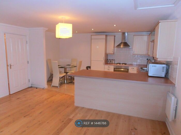 2 Bedroom Flat To Rent In Moss Hey, Wirral, CH63