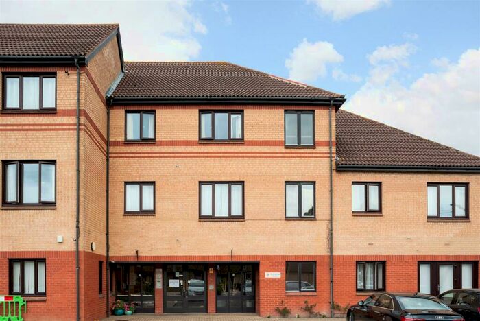 1 Bedroom Apartment For Sale In Fairacres Road, Didcot, OX11