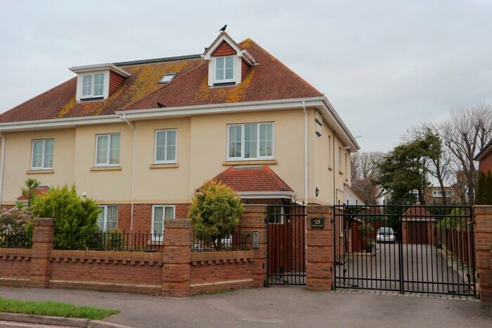 2 Bedroom Flat To Rent In Stuart Road, Highcliffe, BH23