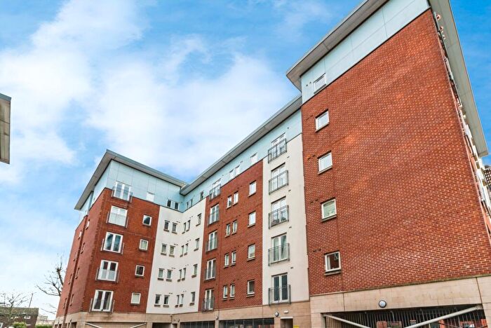 3 Bedroom Flat For Sale In Elmira Way, Salford, Greater Manchester, M5