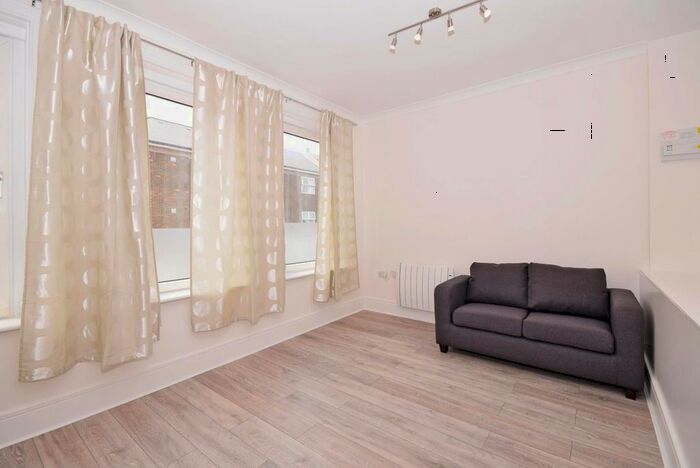 1 Bedroom Flat To Rent In Trinity Road, London, SW17