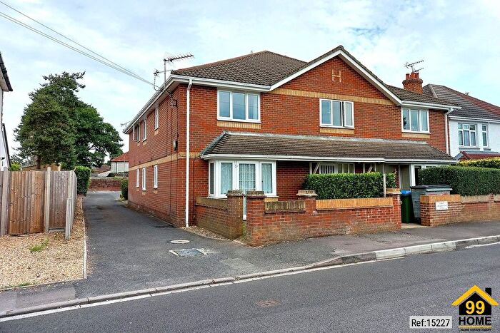 1 Bedroom Flat For Sale In Alexander Court, Southampton, Hampshire, SO19