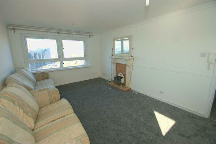 2 Bedroom Flat To Rent In Shakespeare Court, Leeds, LS9