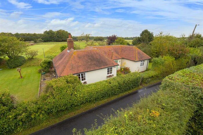 3 Bedroom Detached Bungalow For Sale In Hansletts Bungalow, Hansletts Lane, Ospringe, ME13