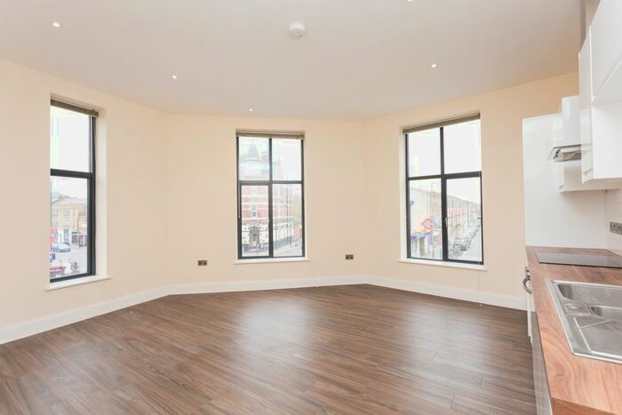 2 Bedroom Flat To Rent In Trinity Road, Tooting Bec, London, SW17