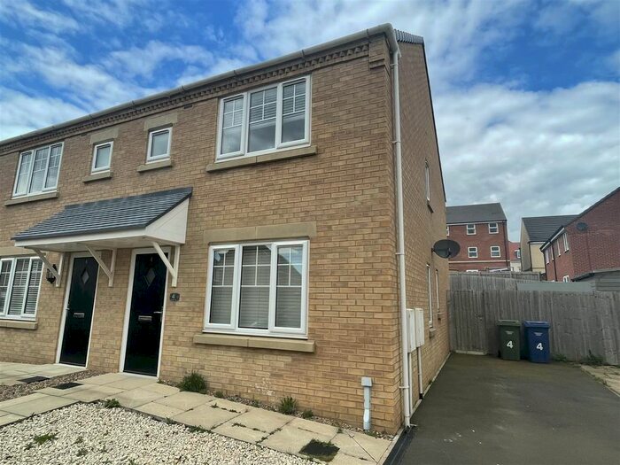 3 Bedroom Semi-Detached House To Rent In Combine Way, Eastfield, Scarborough, YO11