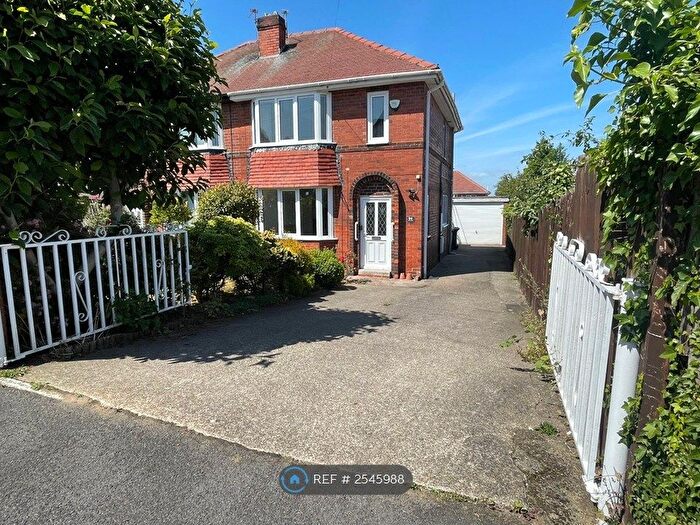 3 Bedroom Semi-Detached House To Rent In North Place, Barnsley, S75