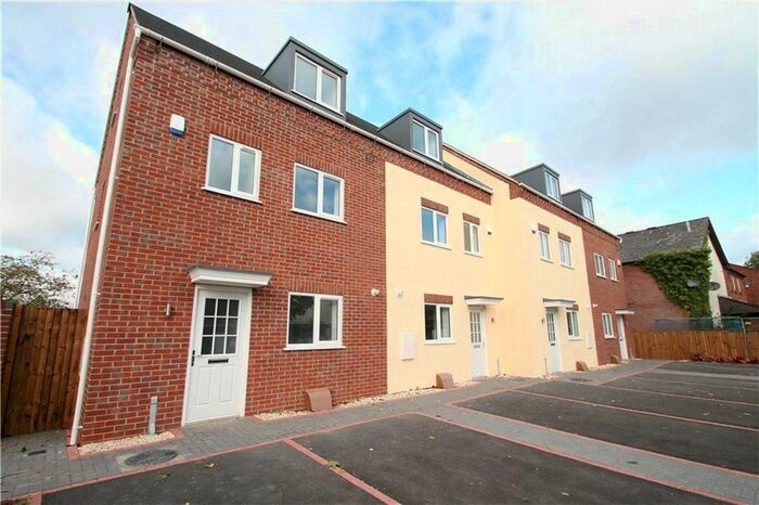 3 Bedroom Town House To Rent In Evesham Road, Redditch, B97