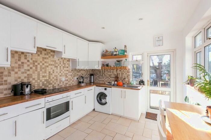 2 Bedroom Maisonette To Rent In Vale Crescent, London, SW15