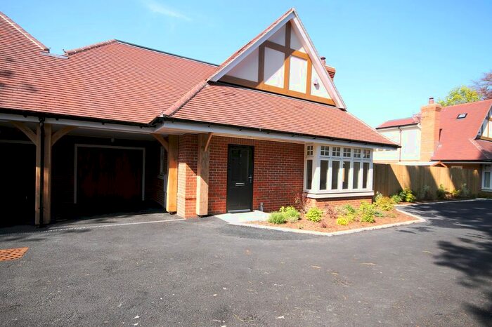 3 Bedroom Link Detached House To Rent In Gwennap Place, Ashtead, KT21