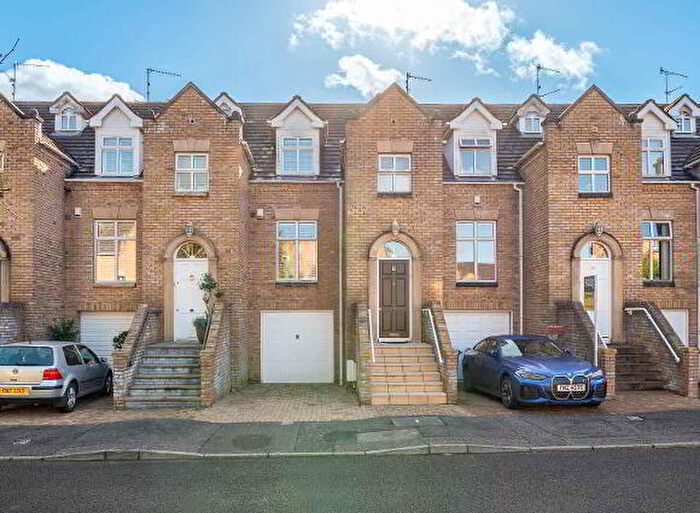 3 Bedroom TownHouse For Sale In Belvedere Manor, Belfast, BT9
