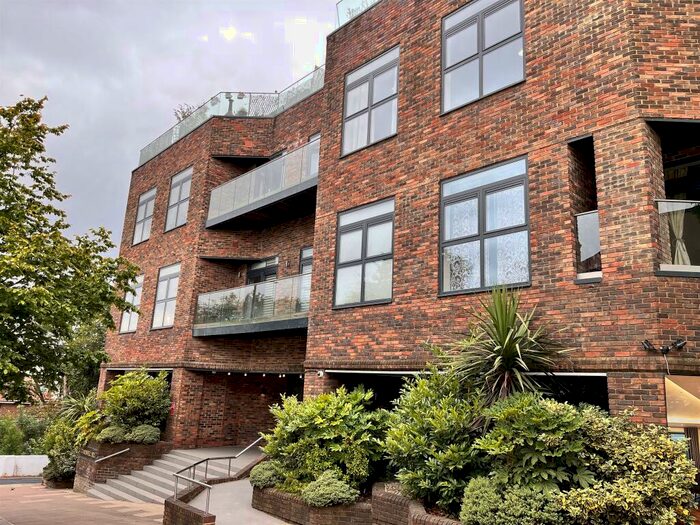3 Bedroom Apartment To Rent In Muswell Hill, Muswell Hill, London, N10