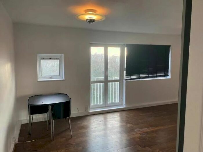 3 Bedroom Flat To Rent In Sheen Rd, Richmond, TW9