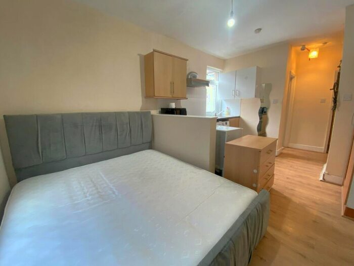 Flat To Rent In Station Road, Harrow, HA1