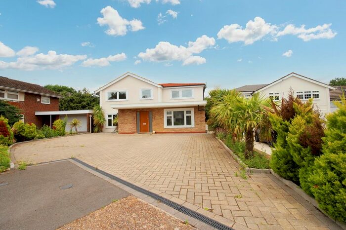 5 Bedroom Detached House To Rent In Lodore Green, Ickenham, UB10