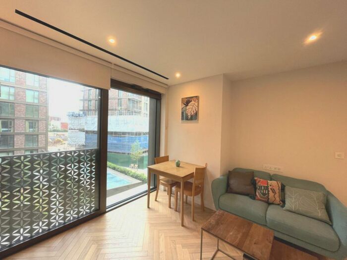 1 Bedroom Flat To Rent In Hampton House, King's Road Park, SW6
