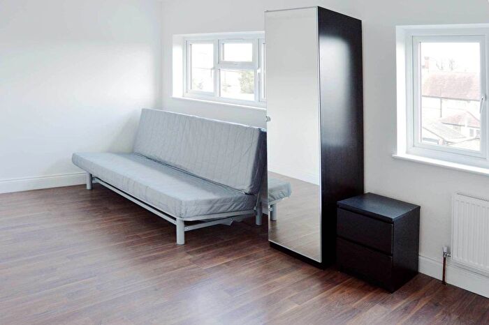 Studio To Rent In Gunnersbury Avenue, Acton, W3