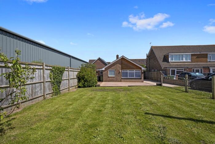 3 Bedroom Bungalow To Rent In Capel Avenue, Peacehaven, BN10