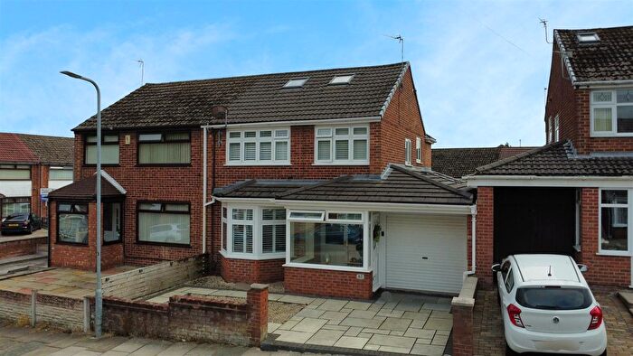 3 Bedroom Semi-Detached House For Sale In Paisley Avenue, St Helens, WA11