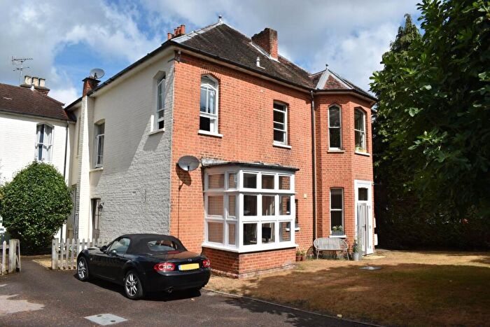 1 Bedroom Apartment To Rent In Pyrcroft Lane, Weybridge, KT13