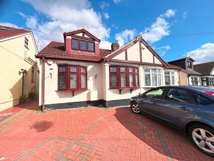 4 Bedroom Bungalow For Sale In Geoffrey Avenue, Romford, RM3