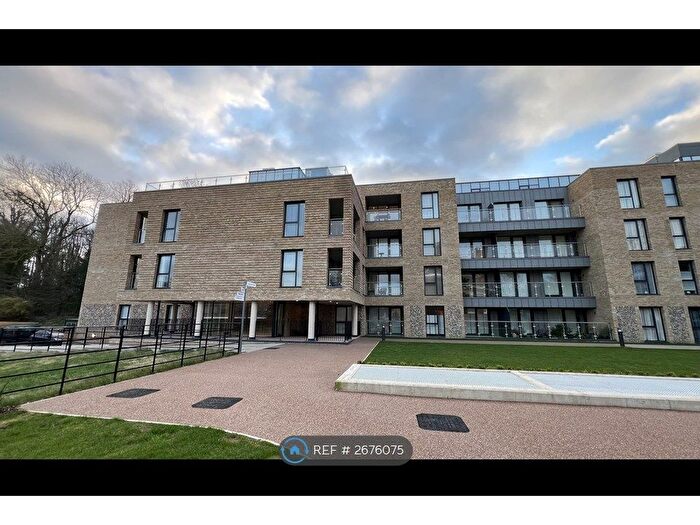 2 Bedroom Flat To Rent In Woodcote Grove, Epsom, KT18