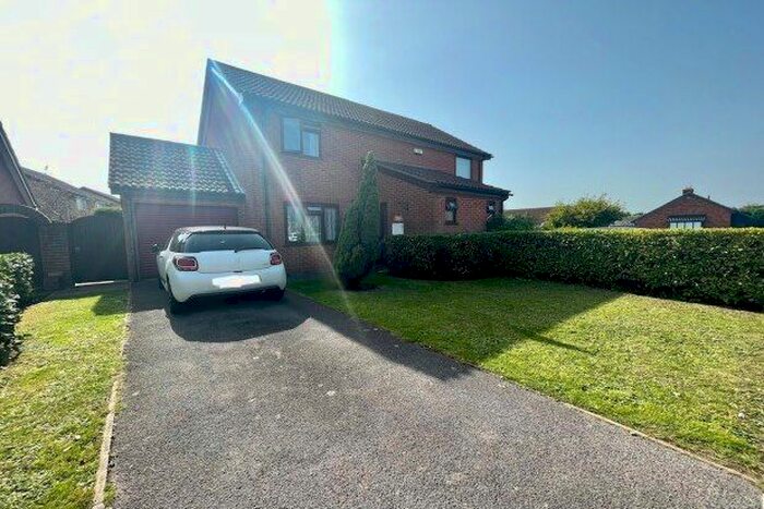 2 Bedroom Property To Rent In Yarrow Close, Christchurch, BH23