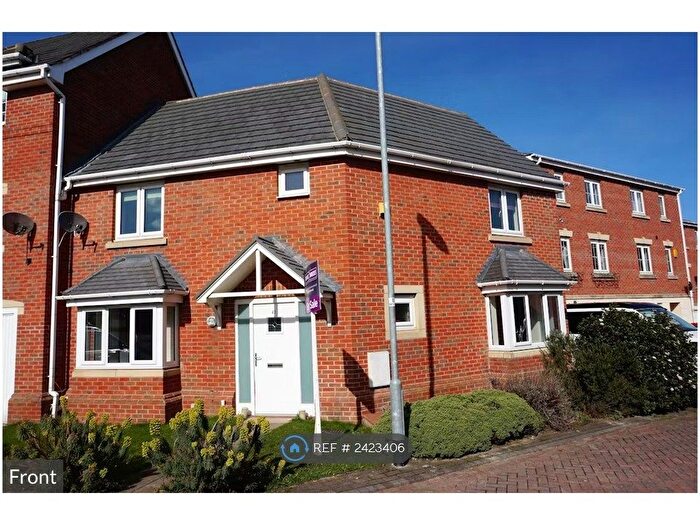 3 Bedroom Semi-Detached House To Rent In Willowdale, Leeds, LS10