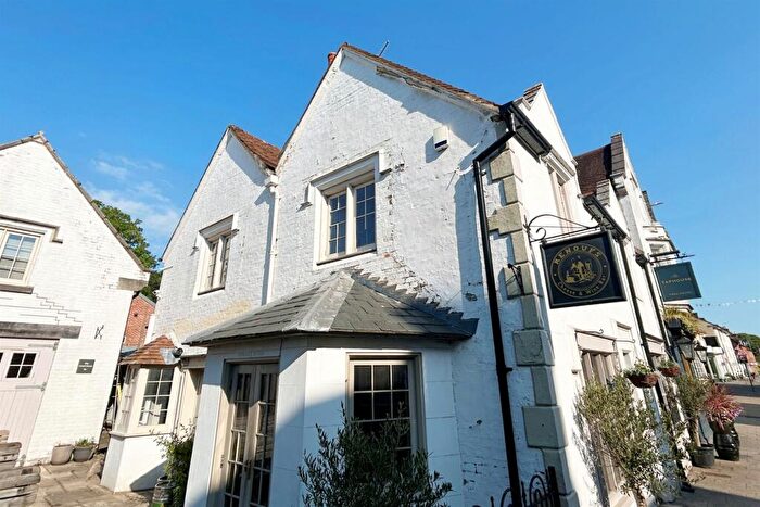 2 Bedroom Flat To Rent In Wimborne, BH21