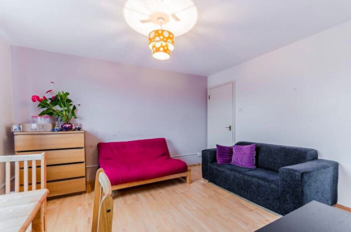 1 Bedroom Flat To Rent In Chamberlain Place, Walthamstow, London, E17