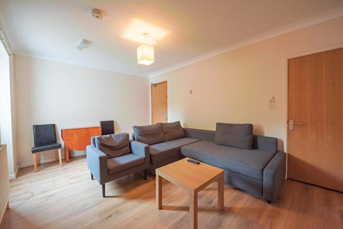 6 Bedroom Terraced House To Rent In Blenheim Gardens, Reading, RG1