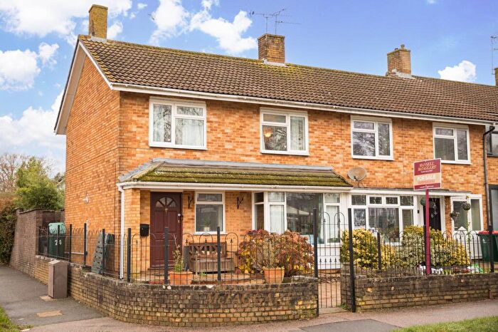 3 Bedroom End Of Terrace House For Sale In Barrington Road, Crawley, RH10