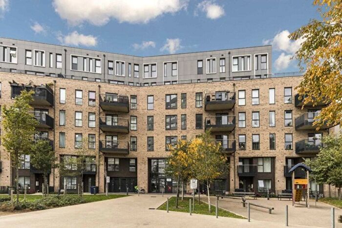 2 Bedroom Flat For Sale In Trinity Way, London, W3