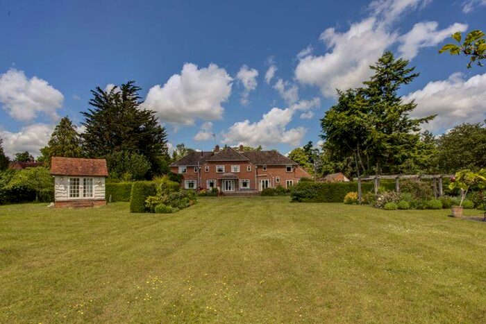 5 Bedroom Detached House For Sale In Medmenham. Five Bedroom Country Home. Sq Ft Inc. Detached Annex., SL7