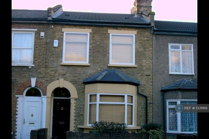 3 Bedroom Terraced House To Rent In Hollydale Road, London, SE15