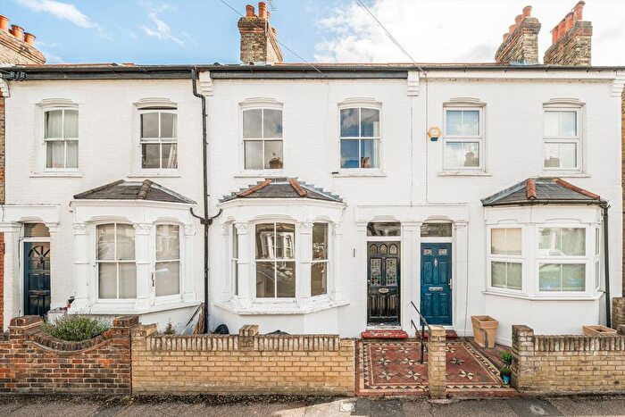2 Bedroom Property To Rent In Linden Road, Hampton, TW12