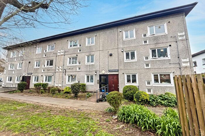 1 Bedroom Flat For Sale In Squirrel Close, Hounslow, TW4