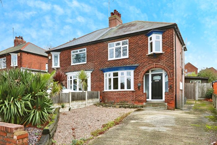 3 Bedroom Semi-Detached House For Sale In Kilton Hill, Worksop, S81