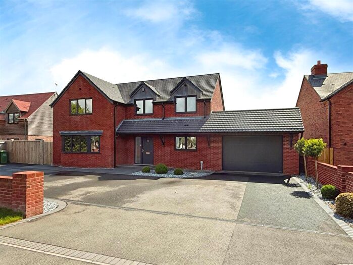 4 Bedroom Detached House For Sale In Stratford Road, Wootton Wawen, B95