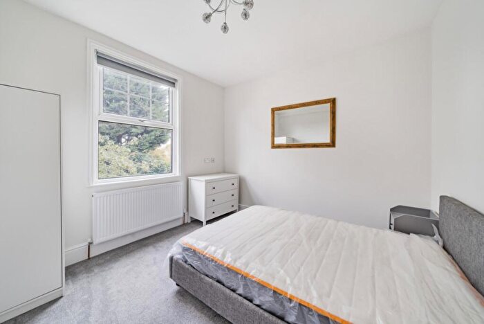 2 Bedroom Apartment To Rent In Rosemont Avenue London, N12