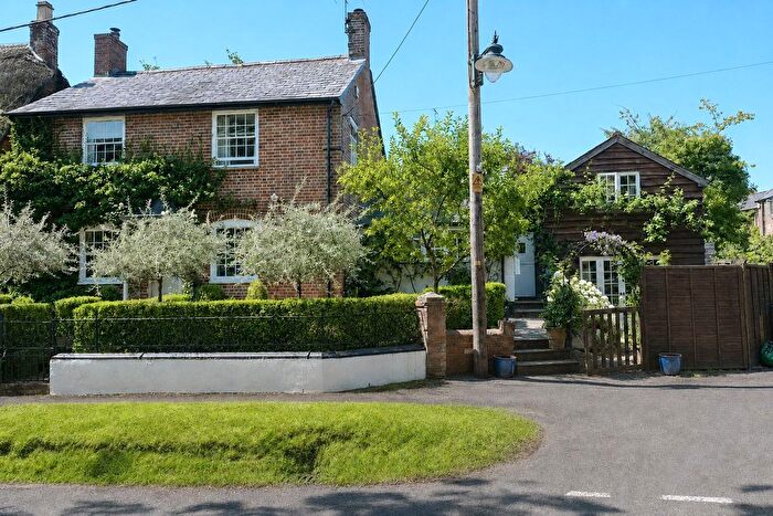 4 Bedroom Country House For Sale In Milton Lilbourne, Pewsey, Wiltshire, SN9