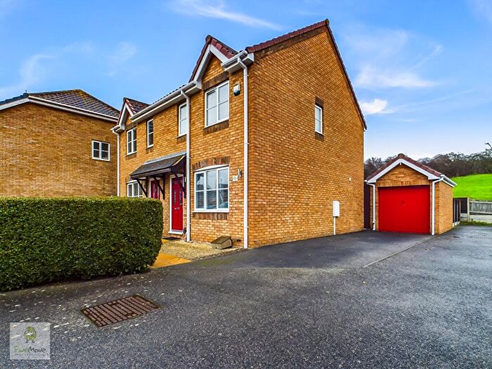 2 Bedroom Semi-Detached House For Sale In Sallow Close, St. Marys Island, Chatham, Kent, ME4