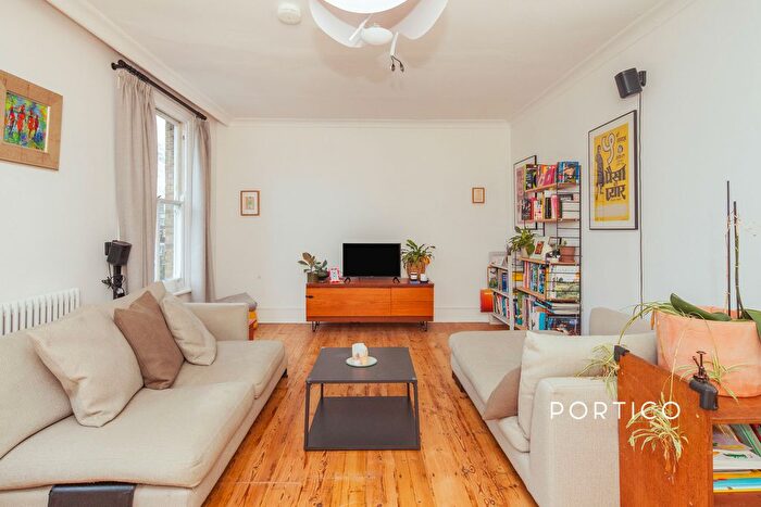 3 Bedroom Flat To Rent In Brunswick Park, London, SE5