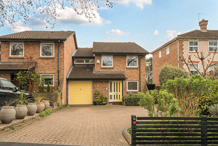 5 Bedroom End Of Terrace House For Sale In Foxgrove Road, Beckenham, BR3