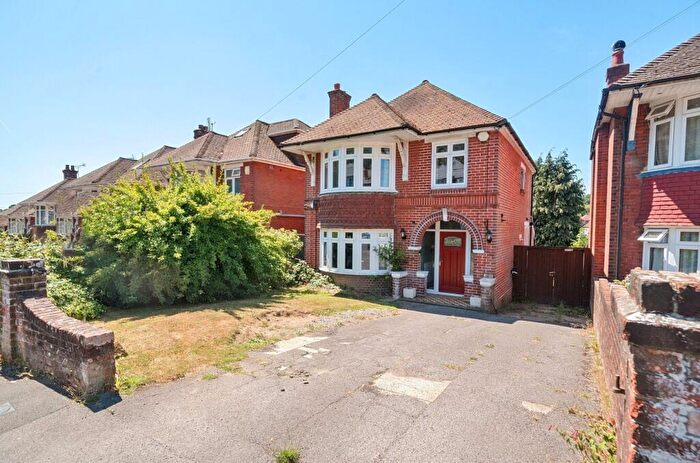 3 Bedroom Detached House For Sale In Rossington Avenue, Bitterne, Southampton, Hampshire, SO18